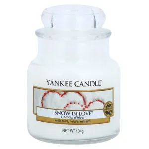 Yankee Candle Snow in Love bougie parfumée Classic moyenne 104 g